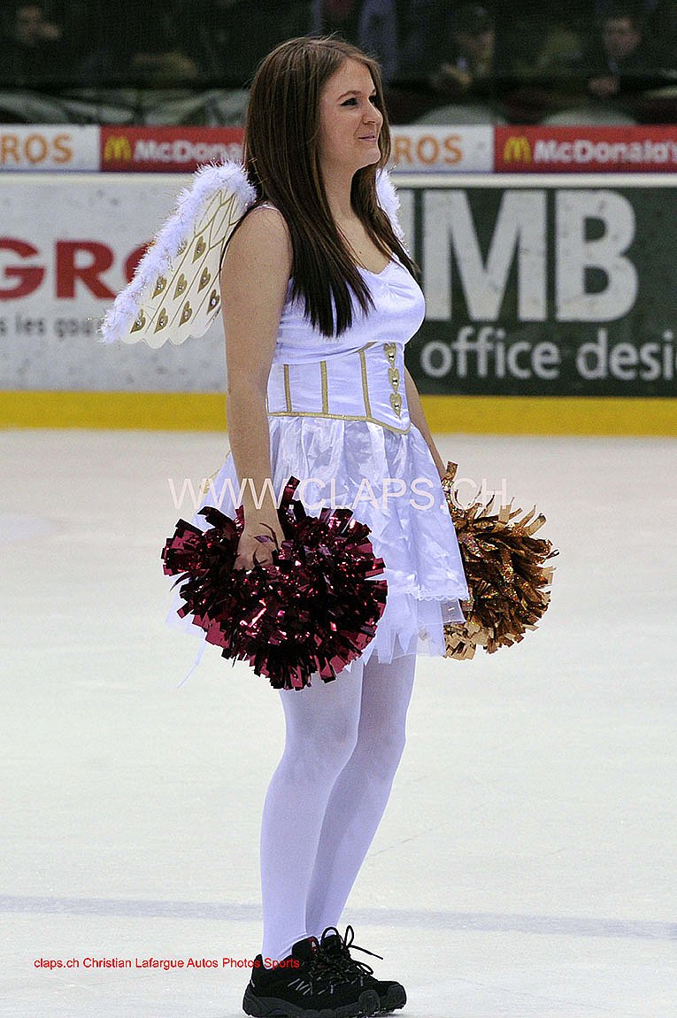 ESCALADE CHEERLEADERS – 04/12/2012