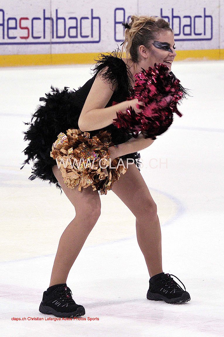 ESCALADE CHEERLEADERS – 04/12/2012
