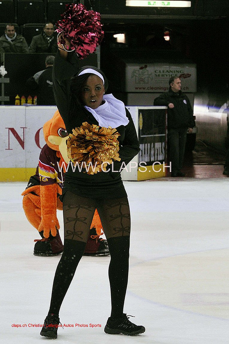 ESCALADE CHEERLEADERS – 04/12/2012