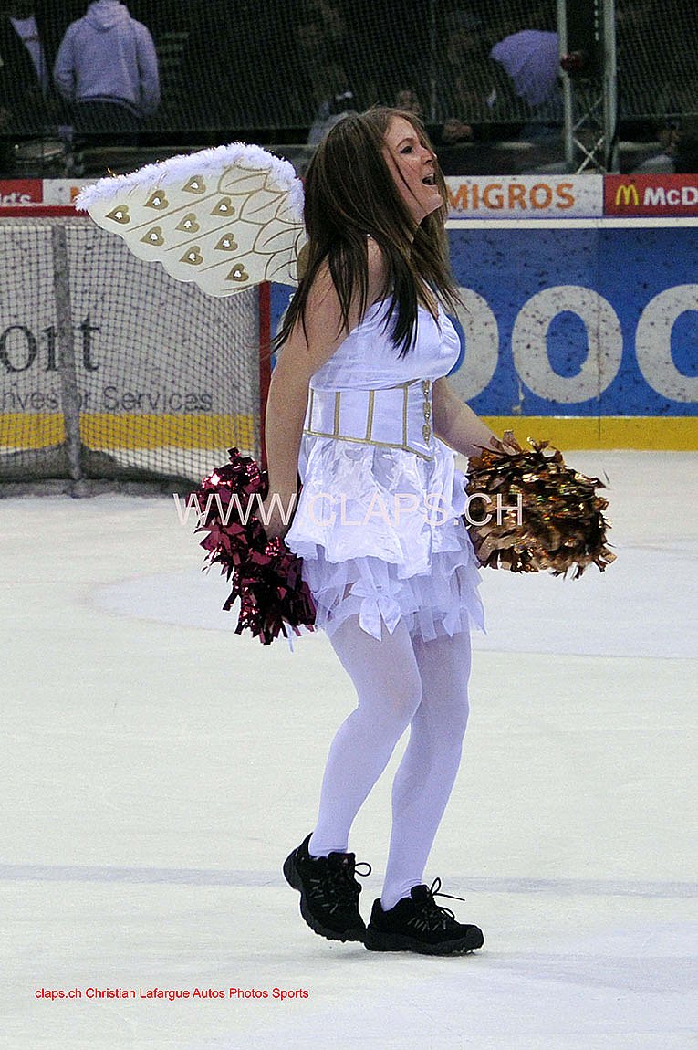 ESCALADE CHEERLEADERS – 04/12/2012