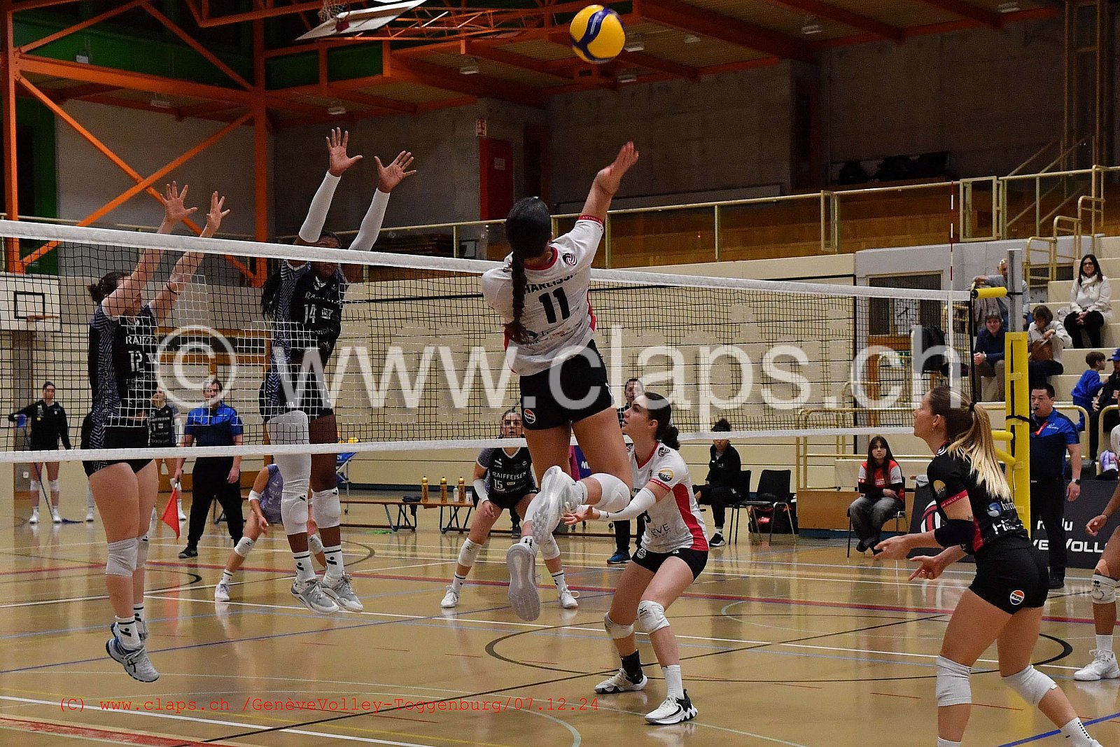 20241207_Infomaniak_GeneveVolley_Toggenburg